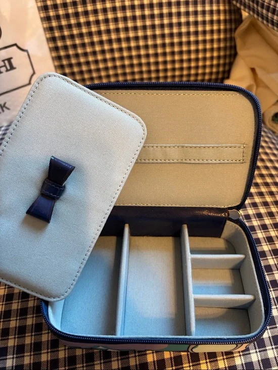 Coach Pastel Purple, Teal & Cream Travel Cosmetic Case in Myra print; rare find - Picture 7 of 8